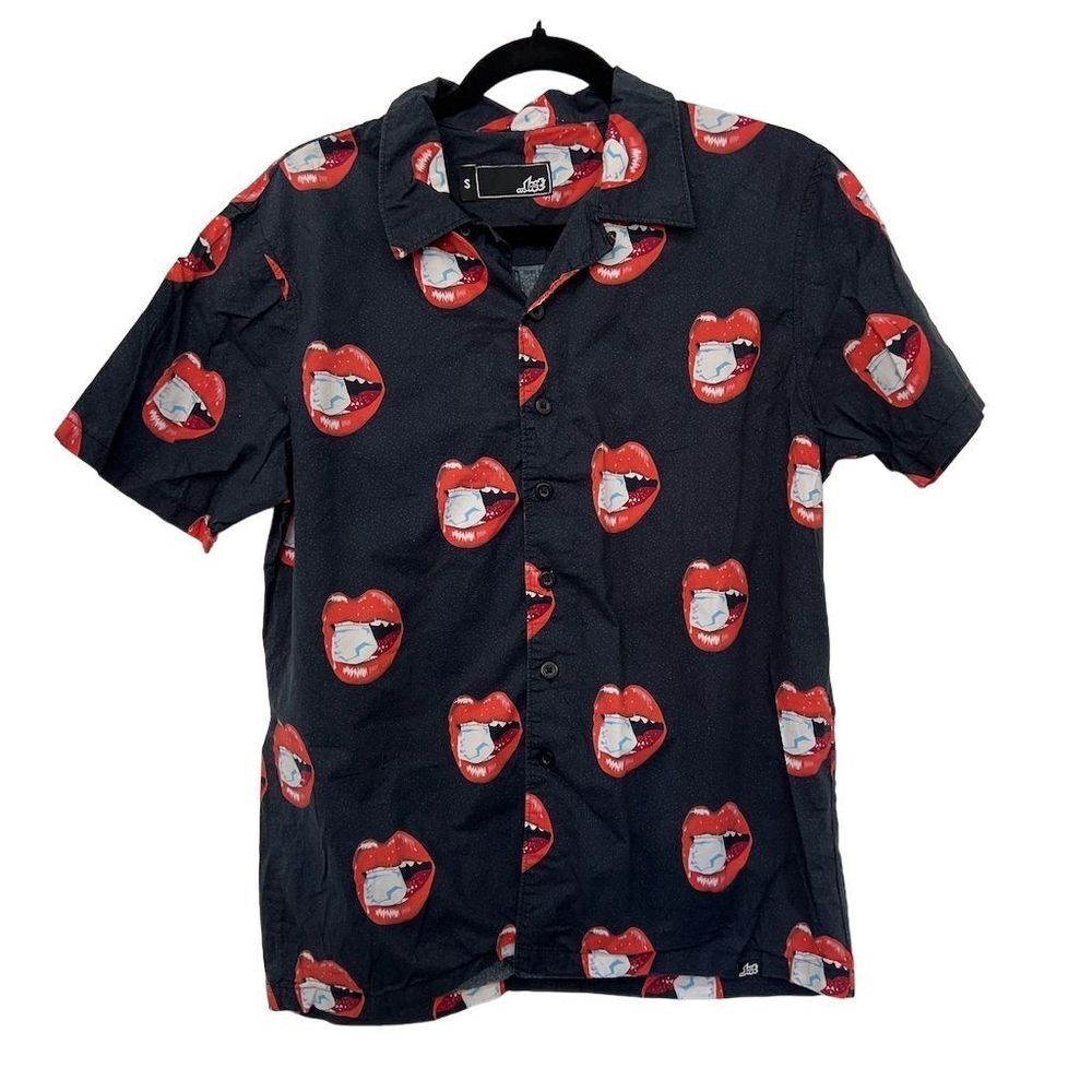 Lost Mens Shirt Small Short Sleeve Button Up‎ Black Lips Ice Graphic Print Y2K